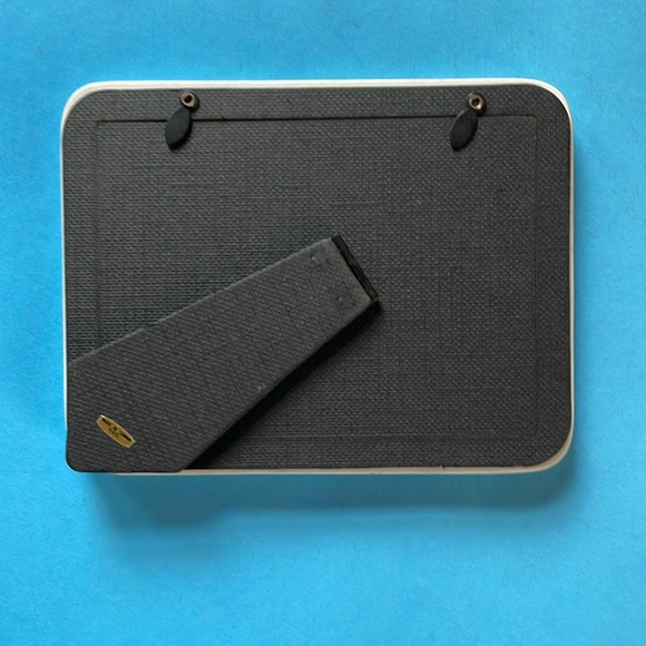 Acrylic Ceramic-look Photo Frame for 3 Pictures - Picture 4 of 4